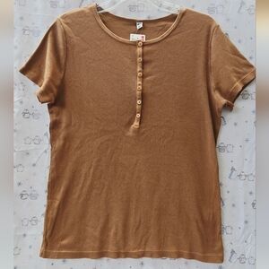 Uniqlo Short Sleeve Henley Top in Warm Brown
